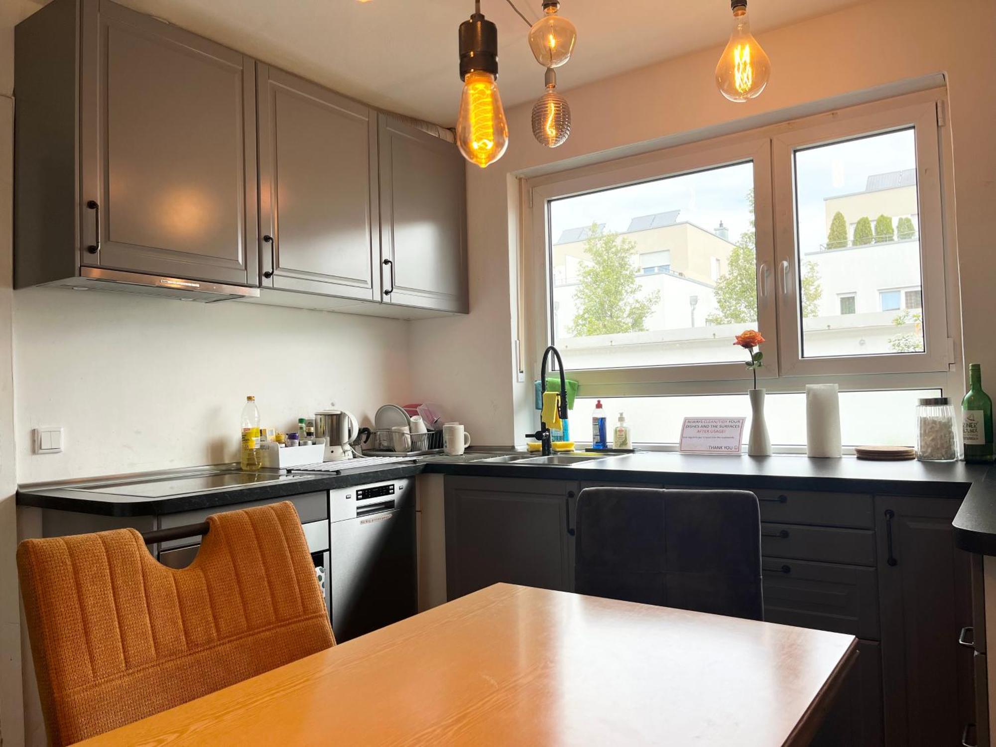 Gemuetliche Privatzimmer Mit Geteiltem Bad, Kueche Und Garten Munchen Bagian luar foto