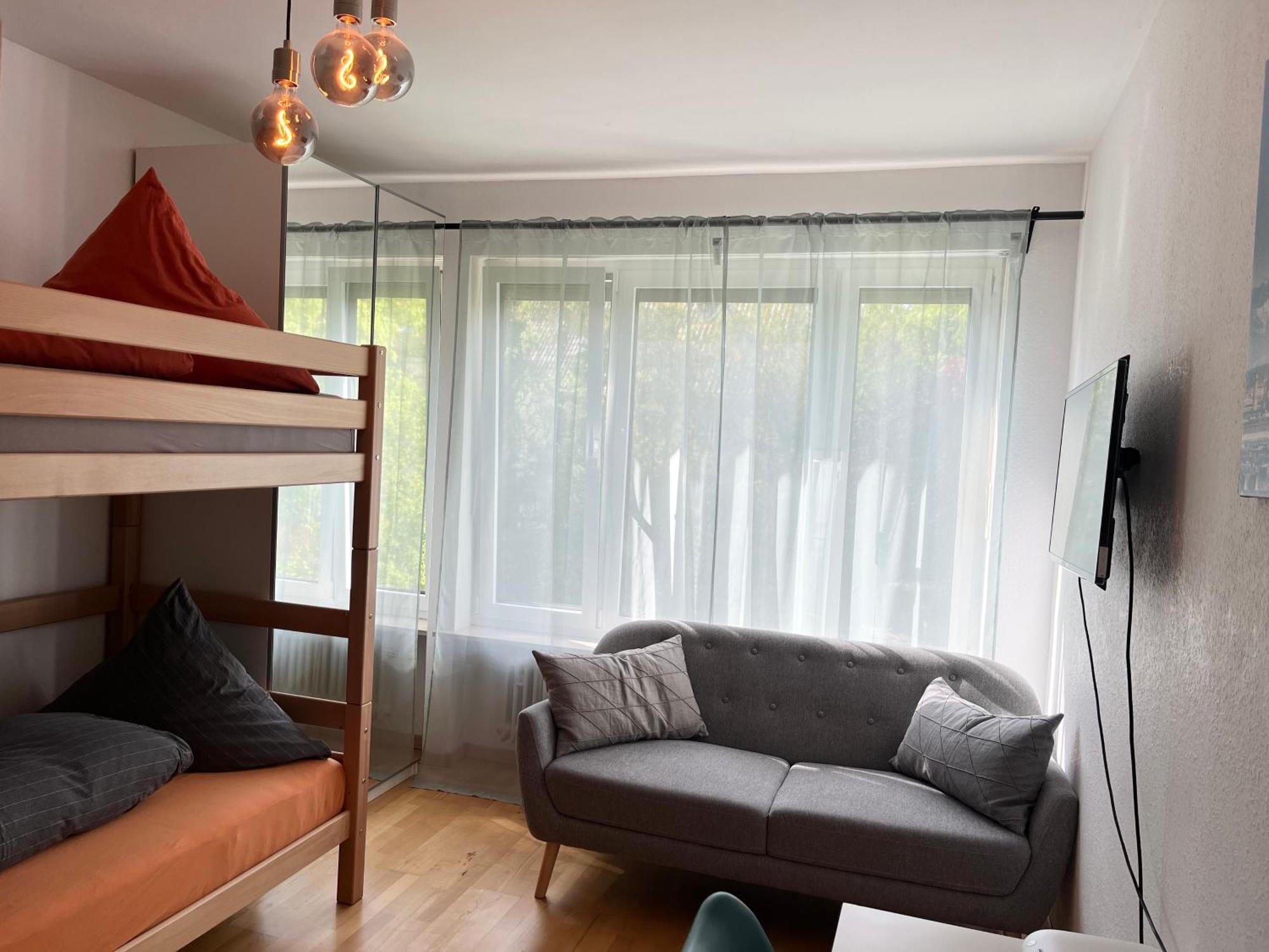 Gemuetliche Privatzimmer Mit Geteiltem Bad, Kueche Und Garten Munchen Bagian luar foto
